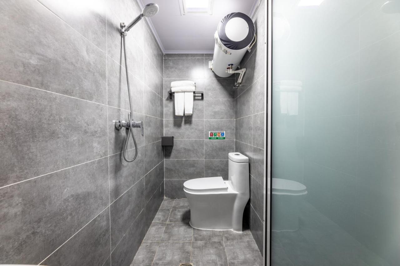 Happy Dragon Hotel -- Nearby Tiananmen Square & Forbidden City & Wangfujing Street & Line 5,6,8 Subway Nearby & Free Coffee & Free Laundry & Fluent English Speaking & Tourist Attractions Ticket Service & Free Wifi Unlimited For Western Software Pequim Exterior foto