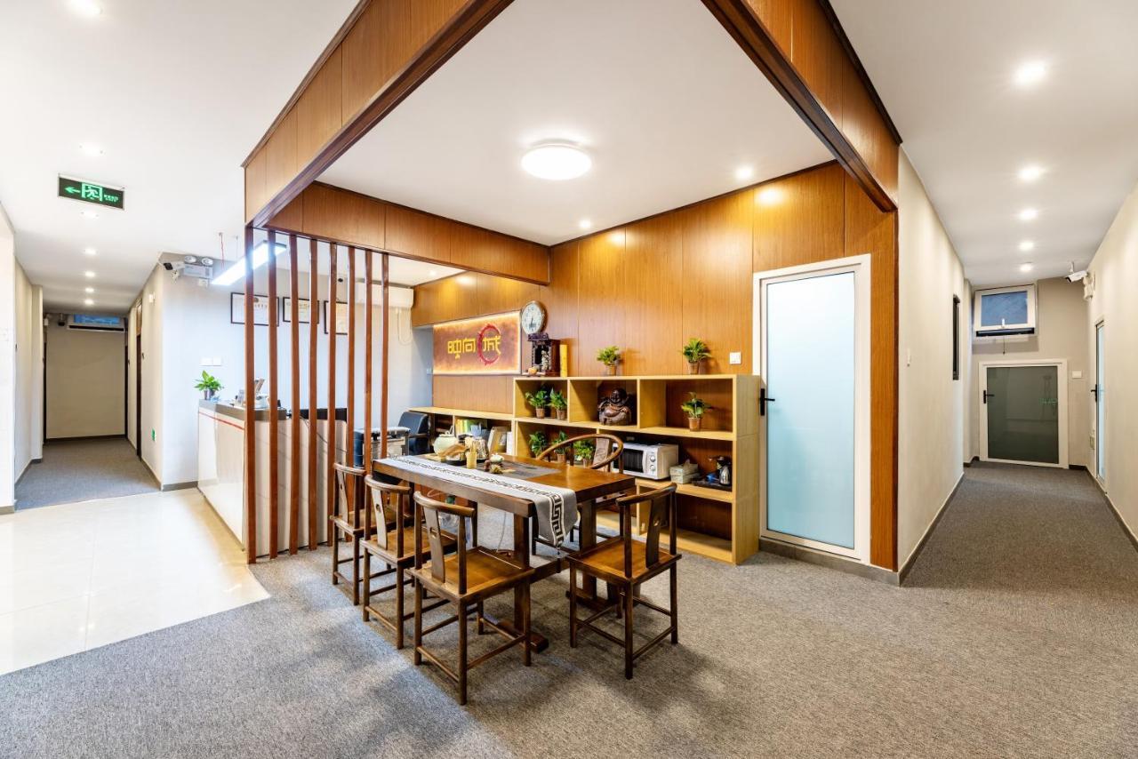 Happy Dragon Hotel -- Nearby Tiananmen Square & Forbidden City & Wangfujing Street & Line 5,6,8 Subway Nearby & Free Coffee & Free Laundry & Fluent English Speaking & Tourist Attractions Ticket Service & Free Wifi Unlimited For Western Software Pequim Exterior foto