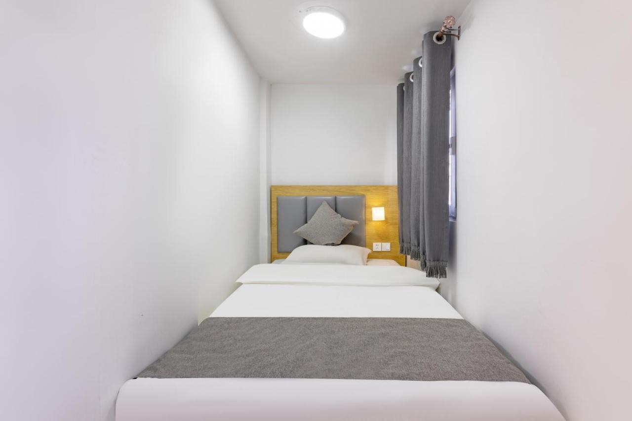 Happy Dragon Hotel -- Nearby Tiananmen Square & Forbidden City & Wangfujing Street & Line 5,6,8 Subway Nearby & Free Coffee & Free Laundry & Fluent English Speaking & Tourist Attractions Ticket Service & Free Wifi Unlimited For Western Software Pequim Exterior foto