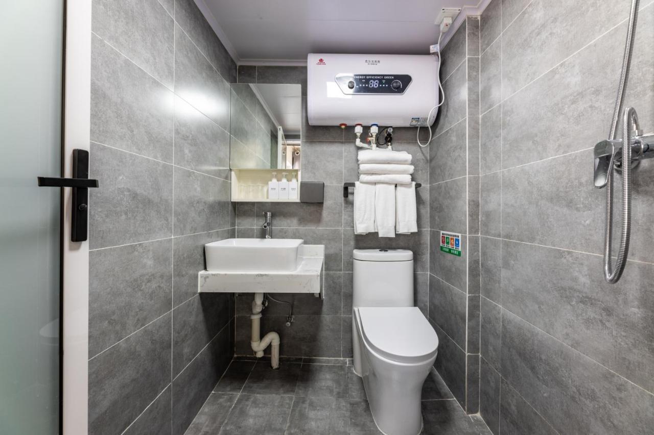 Happy Dragon Hotel -- Nearby Tiananmen Square & Forbidden City & Wangfujing Street & Line 5,6,8 Subway Nearby & Free Coffee & Free Laundry & Fluent English Speaking & Tourist Attractions Ticket Service & Free Wifi Unlimited For Western Software Pequim Exterior foto