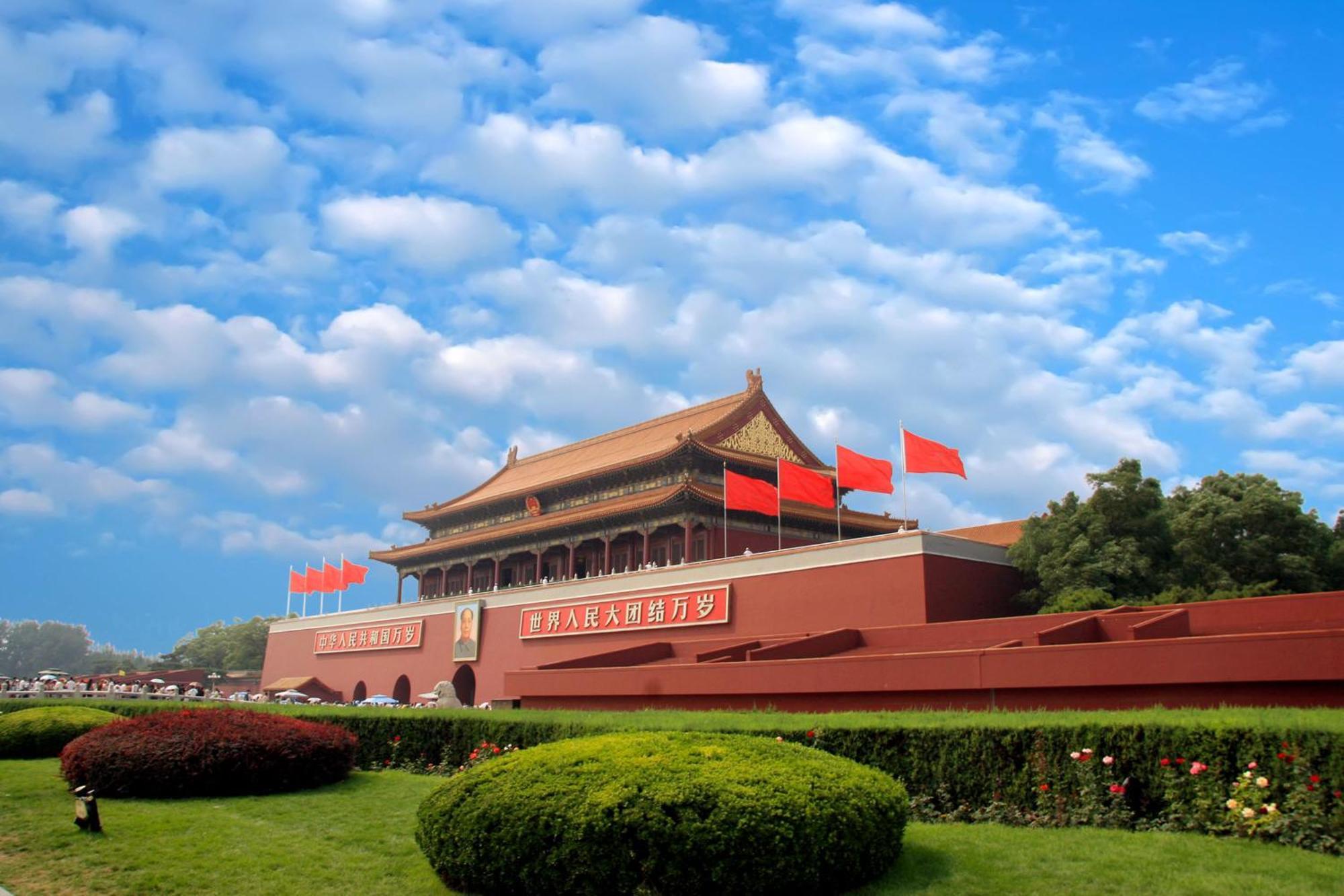 Happy Dragon Hotel -- Nearby Tiananmen Square & Forbidden City & Wangfujing Street & Line 5,6,8 Subway Nearby & Free Coffee & Free Laundry & Fluent English Speaking & Tourist Attractions Ticket Service & Free Wifi Unlimited For Western Software Pequim Exterior foto