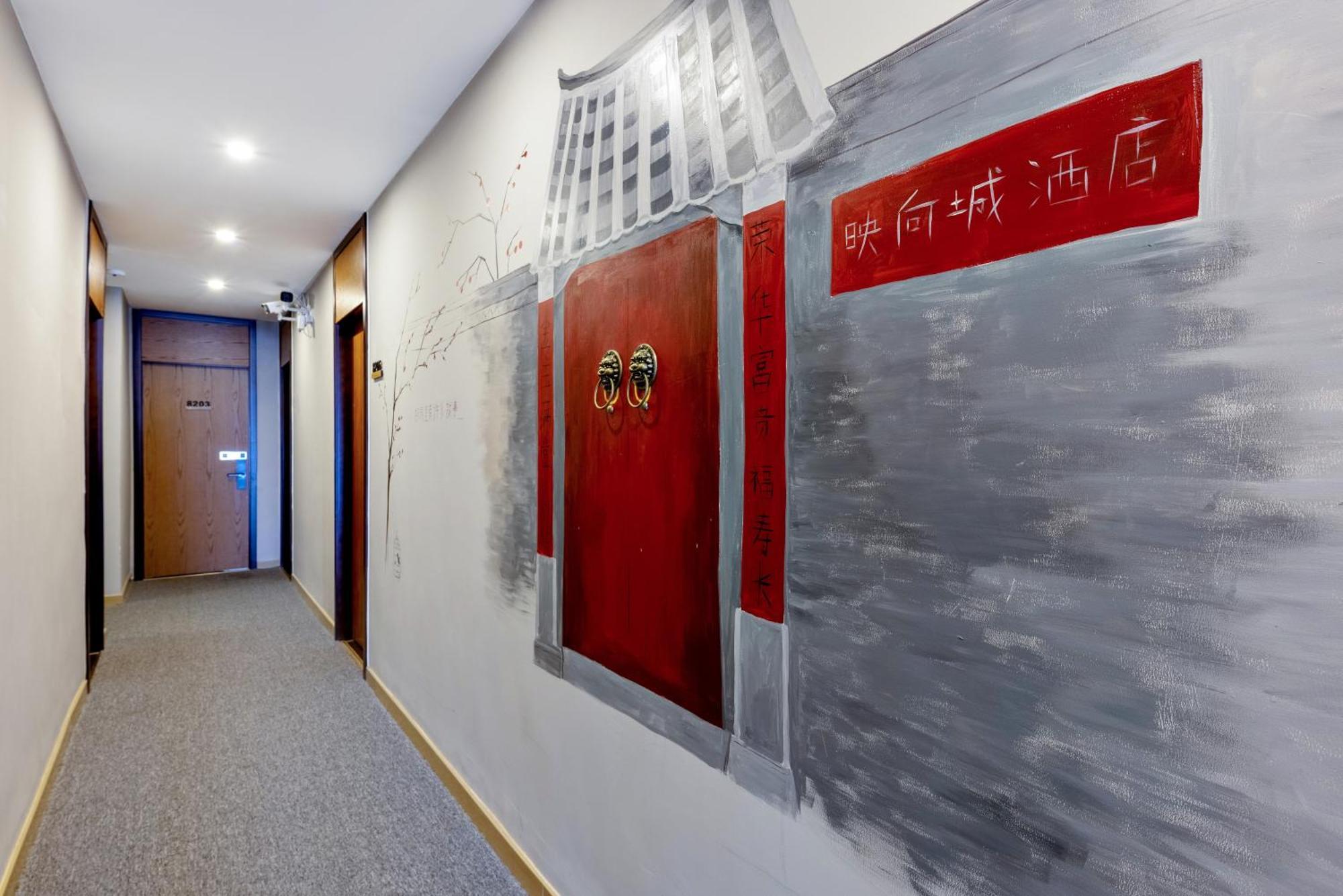 Happy Dragon Hotel -- Nearby Tiananmen Square & Forbidden City & Wangfujing Street & Line 5,6,8 Subway Nearby & Free Coffee & Free Laundry & Fluent English Speaking & Tourist Attractions Ticket Service & Free Wifi Unlimited For Western Software Pequim Exterior foto
