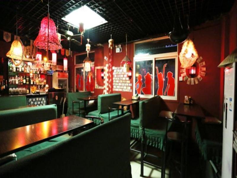 Happy Dragon Hotel -- Nearby Tiananmen Square & Forbidden City & Wangfujing Street & Line 5,6,8 Subway Nearby & Free Coffee & Free Laundry & Fluent English Speaking & Tourist Attractions Ticket Service & Free Wifi Unlimited For Western Software Pequim Exterior foto