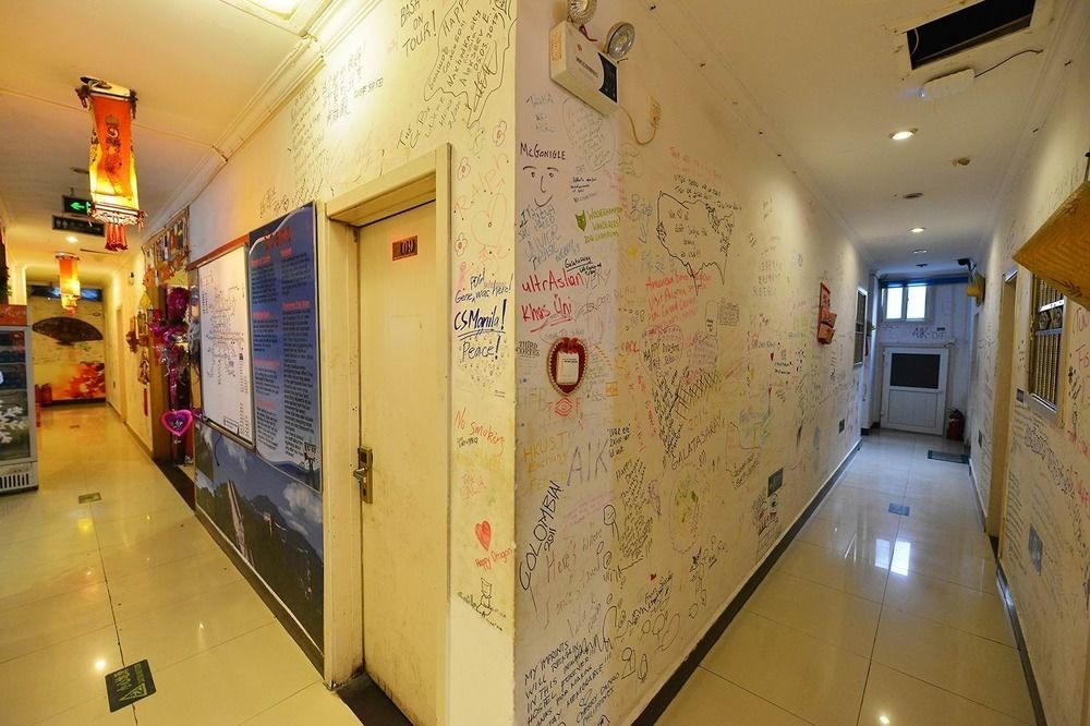 Happy Dragon Hotel -- Nearby Tiananmen Square & Forbidden City & Wangfujing Street & Line 5,6,8 Subway Nearby & Free Coffee & Free Laundry & Fluent English Speaking & Tourist Attractions Ticket Service & Free Wifi Unlimited For Western Software Pequim Exterior foto