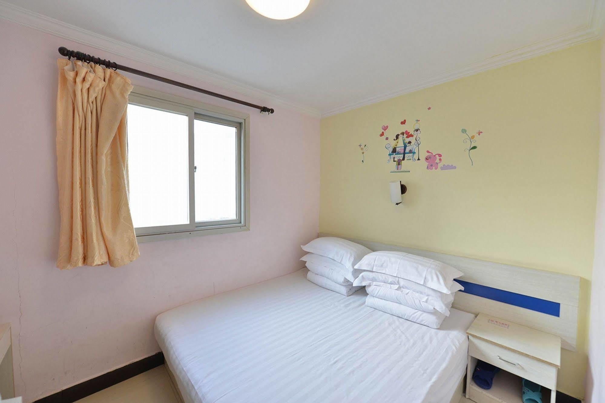 Happy Dragon Hotel -- Nearby Tiananmen Square & Forbidden City & Wangfujing Street & Line 5,6,8 Subway Nearby & Free Coffee & Free Laundry & Fluent English Speaking & Tourist Attractions Ticket Service & Free Wifi Unlimited For Western Software Pequim Exterior foto