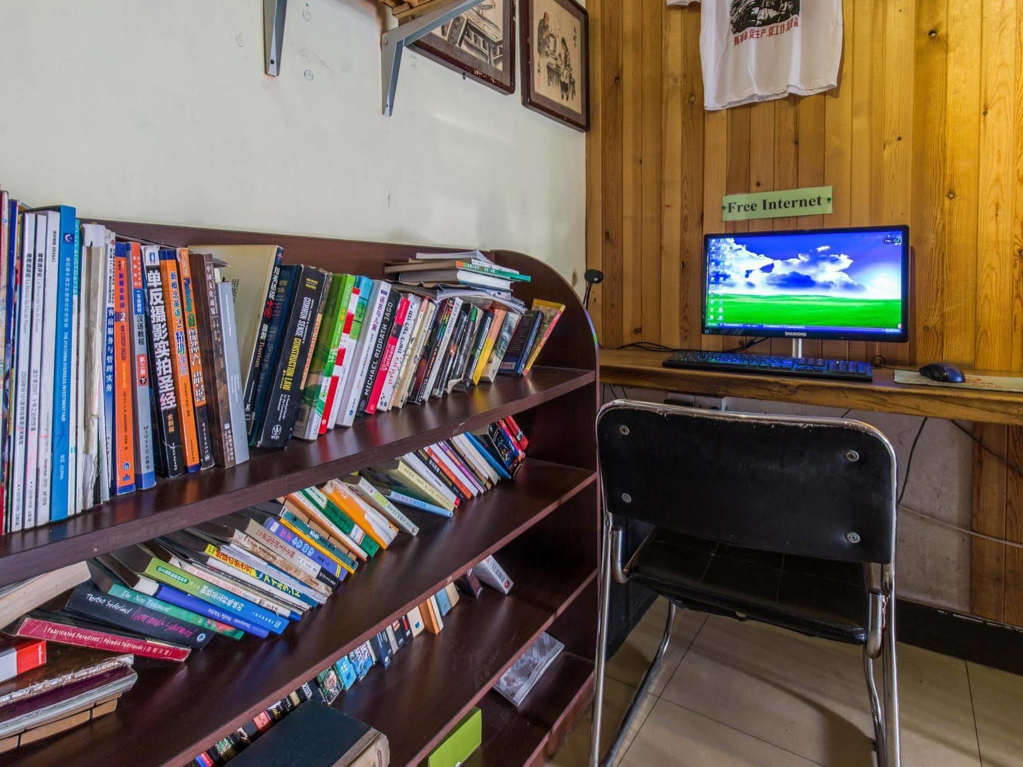 Happy Dragon Hotel -- Nearby Tiananmen Square & Forbidden City & Wangfujing Street & Line 5,6,8 Subway Nearby & Free Coffee & Free Laundry & Fluent English Speaking & Tourist Attractions Ticket Service & Free Wifi Unlimited For Western Software Pequim Exterior foto