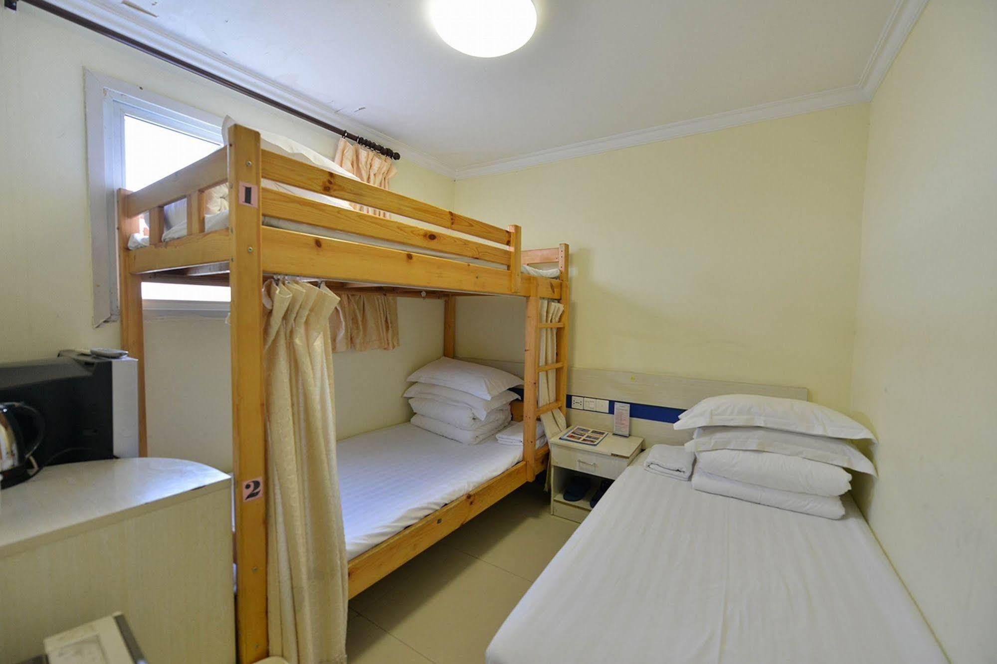 Happy Dragon Hotel -- Nearby Tiananmen Square & Forbidden City & Wangfujing Street & Line 5,6,8 Subway Nearby & Free Coffee & Free Laundry & Fluent English Speaking & Tourist Attractions Ticket Service & Free Wifi Unlimited For Western Software Pequim Exterior foto